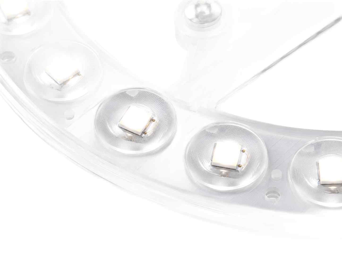 Detail čipů SMD 2835 San'an na LED modulu 15W s CRI větším než 80 a úhlem svícení 160 stupňů